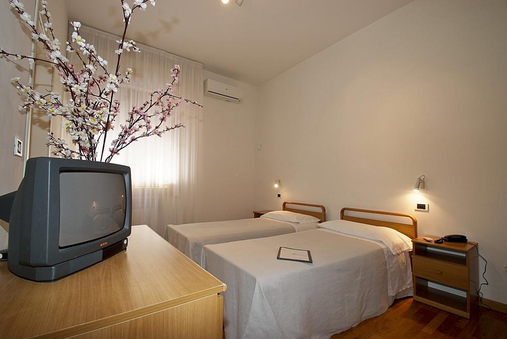 Hotel Mediterraneo Chianciano Terme Phòng bức ảnh