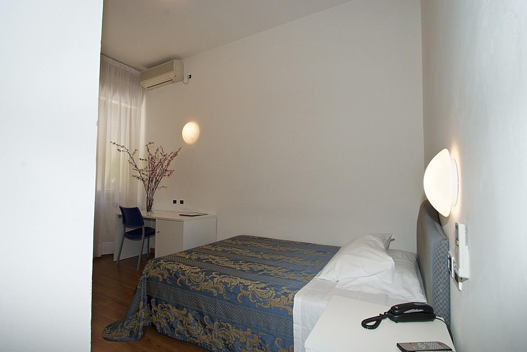 Hotel Mediterraneo Chianciano Terme Phòng bức ảnh